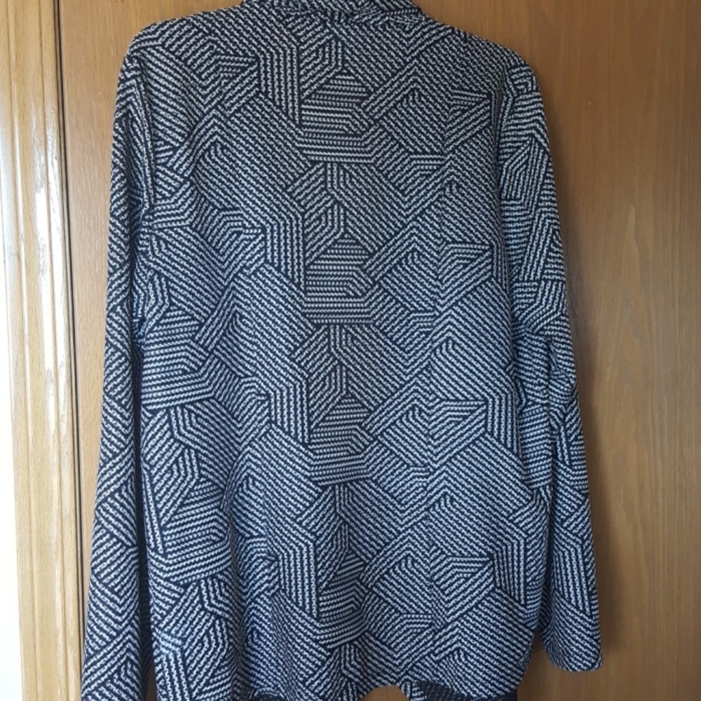 Lightweight jacket - Picture 3 of 3